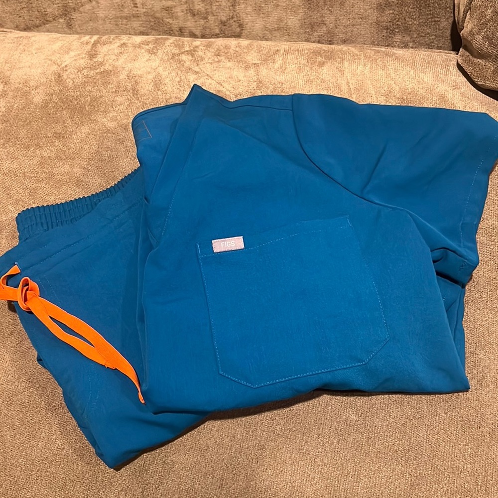 Alps Blue Figs Set. M/T Yola and L Catarina top. Excellent used condition.